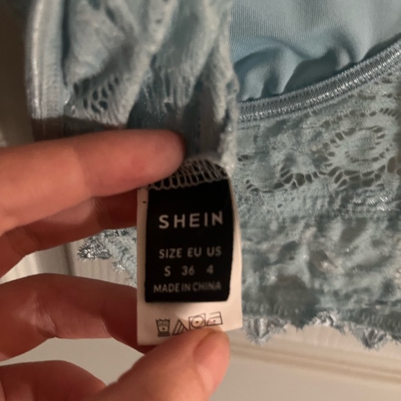 Small SHEIN lace crop top - Picture 3 of 3